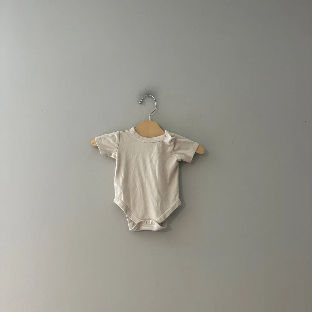 ADD ON $12‎ goumi x babylist cotton cream onesie 0-3M Zara